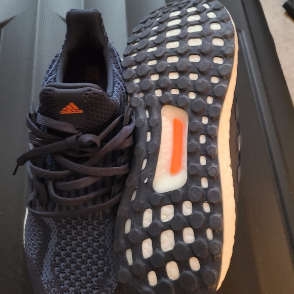 LIKE NEW Adidas Ultraboost 5.0 DNA Shadow Blue size 8 - Picture 3 of 6